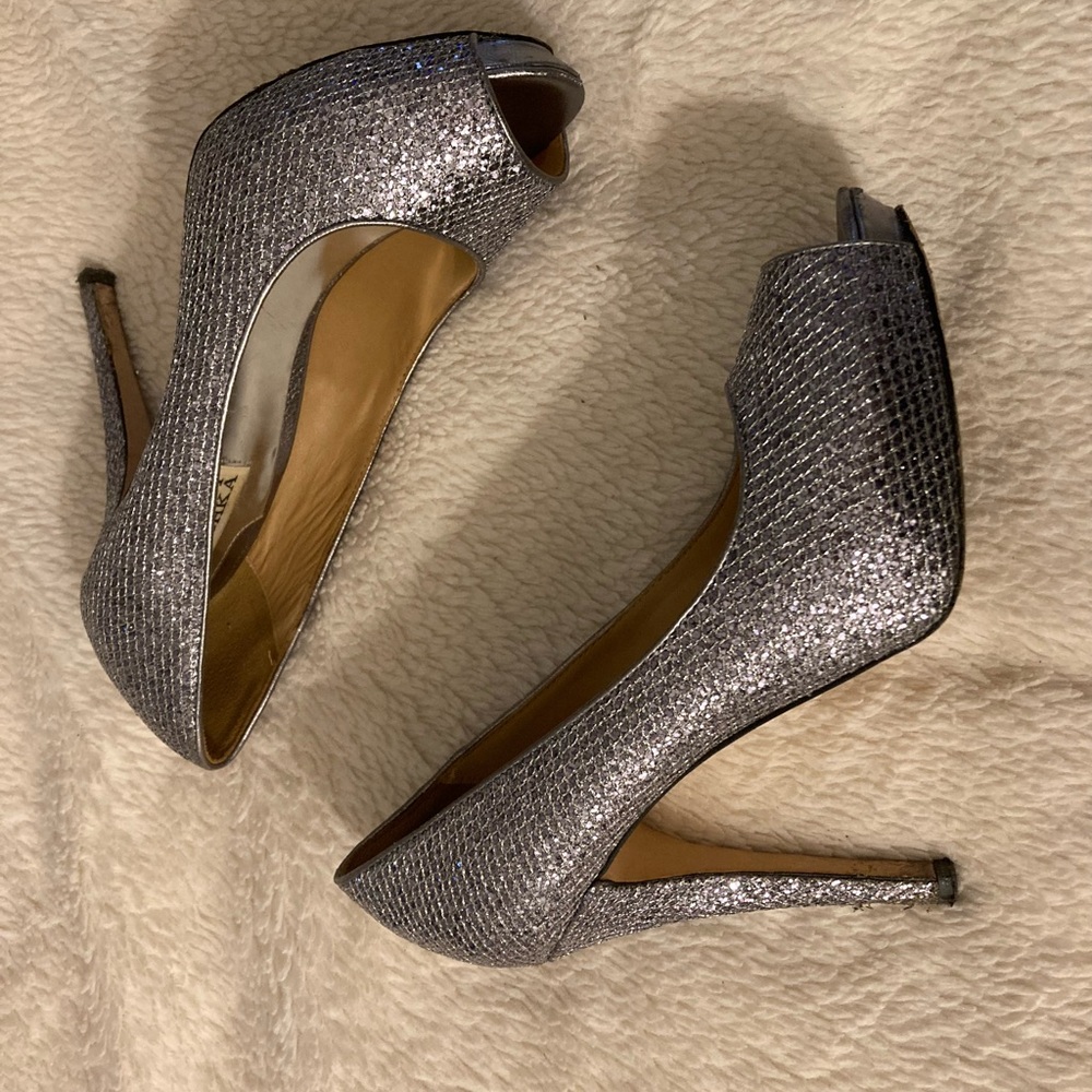 BADGLEY MISCHKA Silver Glitter Heels Pumps Shoes Women's Size 8.5